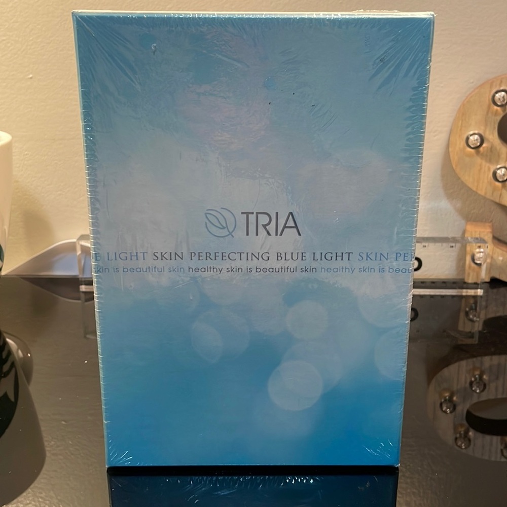 $175⬇️ Tria skin perfecting blue